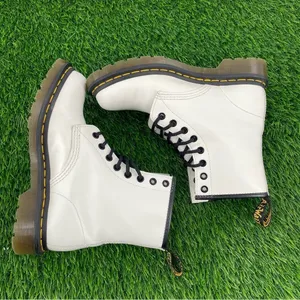Dr. Martens NEW AirWair Classic 1460 White Smooth Leather Lace Up Combat Boots thumbnail 5