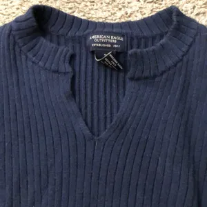 American Eagle Navy Ribbed V-Neck Cotton Sweater Sz. S thumbnail 2