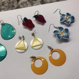 Lot Of 5 Costume Earrings Pierced Dangle Variety thumbnail 5