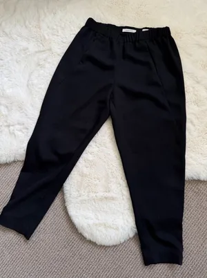 Aritzia Elastic Waist Tapered Trousers / Pants XS - Black thumbnail 1