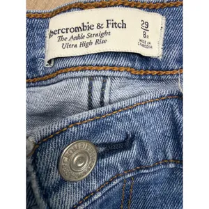 Abercrombie & Fitch Ankle Straight Ultra High Rise Distressed Jeans 29 8R Blue thumbnail 6