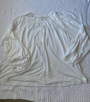 We The Free White Oversized Top Size M Like New thumbnail 1