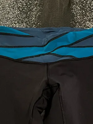 Womens sz4 Lululemon leggings thumbnail 4