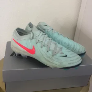 Nike women’s soccer cleats thumbnail 3