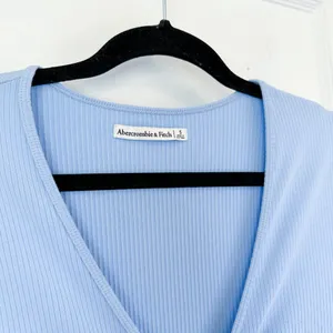 Abercrombie‎ | Cut Out Tie Front Ribbed Mini V Neck Sundress Dress in Blue Small thumbnail 5