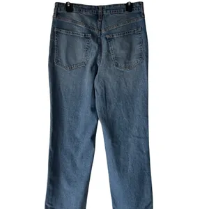 Old Navy High Waisted O G Loose Jeans Light Wash Distressed‎ Size 10 thumbnail 3