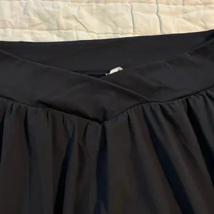 Halara Size L Midi Skirt A Line Black Pockets Crossover Waist Built in Briefs thumbnail 5