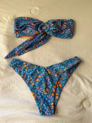 Kulani Kinis Bandeau Top and V cut bottoms Bikini Set thumbnail 2