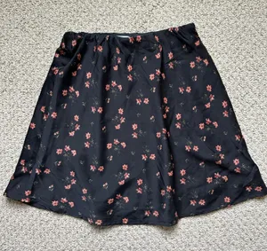 Hollister Skirt Black with Flowers XS Ultra High Rise thumbnail 1