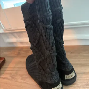 UGG Black Cable-Knit Boots Sz 7 thumbnail 2
