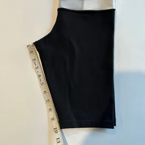 Lululemon‎ Reverse Groove Short - Size 4 Tall. thumbnail 7