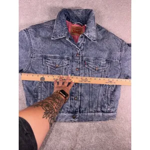 Levi's Women's A6060-0002 Quilted Lined Denim Trucker Jacket Acid Wash Blue S thumbnail 10