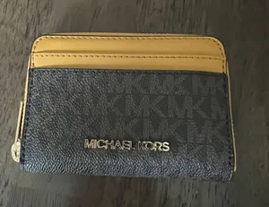 Michael Kors Wallet thumbnail 1