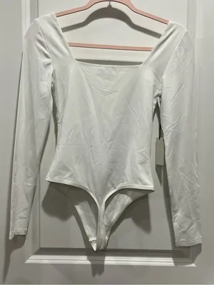 Aritzia Babaton Contour Squareneck Longsleeve Bodysuit in White Size Small thumbnail 6