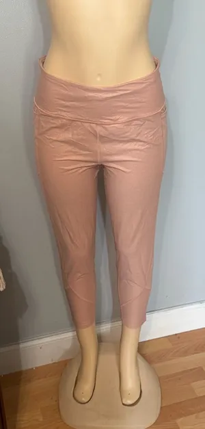Victoria's Secret Victoria Sport Peach Active cropped leggings thumbnail 1