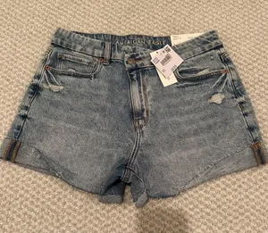 NWT American Eagle Curvy Mom Jean Shorts thumbnail 1