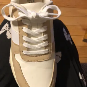 Time & Tru Memory Foam tennis shoes never worn. White and Tan size 10 thumbnail 5