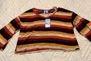 NWT bell sleeve crop top Size L thumbnail 1