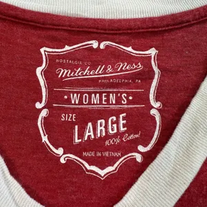 Washington Capitals Mitchell & Ness Tee Shirt Women's LG V-Neck Distressed Retro thumbnail 3