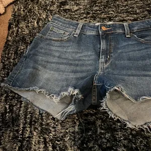 ‎Levi’s high rise shorts 6 thumbnail 3