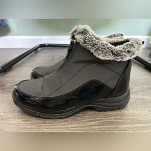 Weatherproof Women’s Black Faux Fur Lined Winter Snow Ankle Bootie Rona Sz 7 thumbnail 2
