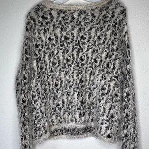 XOXO Sweater‎ thumbnail 4