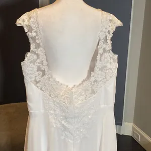 Women’s White Sleeveless Wedding Gown Zip Up with Sparkle Waist Size 3X NWOT thumbnail 6