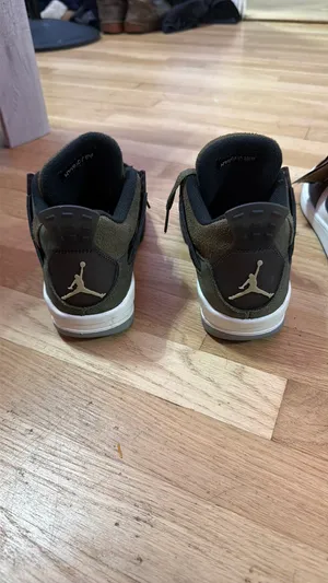 Air Jordan 4 Retro thumbnail 14