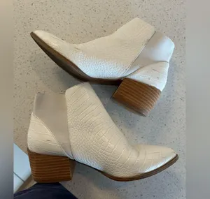 Chinese Laundry Ivory Croc-Patterned Ankle Booties thumbnail 2
