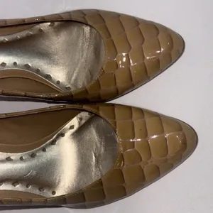 BCBG Girls‎ Tan Old Money Timeless Classic Leather Snake Skin Pumps Heels Size 7 thumbnail 11
