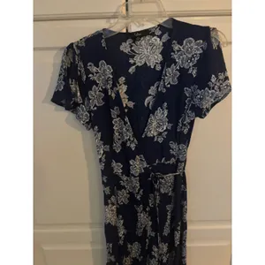Lulus‎ Navy Blue Floral Maxi Wrap Dress Short Sleeve V-Neck Rayon XS thumbnail 2