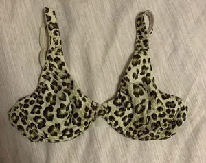 Victoria's Secret Leopard print bra thumbnail 1