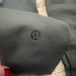 Lululemon zone in crop gator‎ green XS $118 NWOT thumbnail 8
