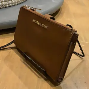 EUC Michael Kors Tan Leather Jetset Wristlet thumbnail 5