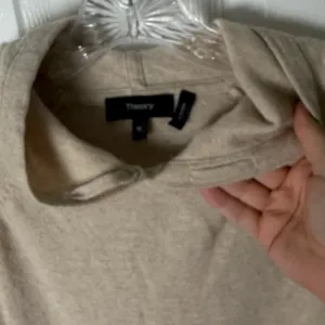 Theory Cashmere Curved Hem Hoodie M thumbnail 4