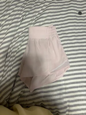 Lululemon Hotty Hot Shorts 2.5" High-Rise thumbnail 4