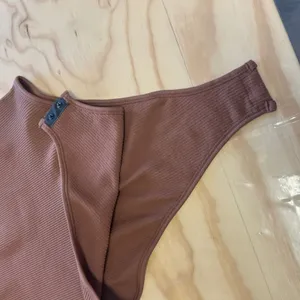 OQQ Ribbed Seamless Bodysuit Brown Sleeveless Crew Neck Thong Snap Large thumbnail 6