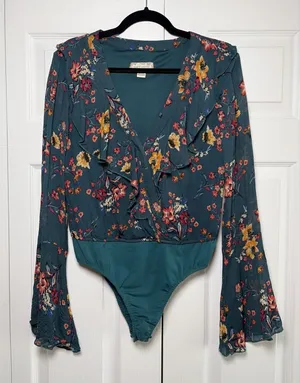 Band of Gypsies Floral Ruffle Bodysuit‎ Womens Size M Teal Boho Bell Sleeve Wrap thumbnail 1