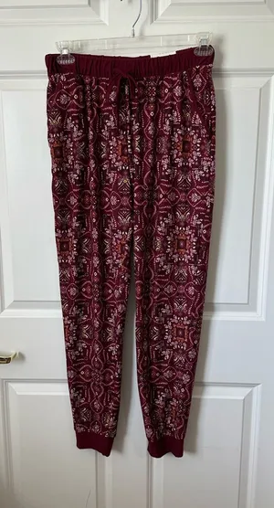 Mudd Burgundy Paisley Print Juniors Sueded Jersey Joggers Size M thumbnail 1