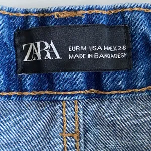 Zara Blue Denim Mini Skirt Raw Hem‎ High Waisted Medium Wash Size 28/M thumbnail 3