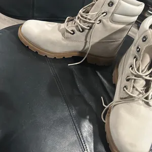 Timberland waterproof Cream Lace-Up Boots thumbnail 7
