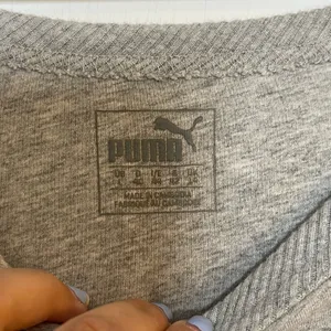 PUMA Sweatshirt Womens Size Large Gray White Spellout Logo Knit Stretch Pullover thumbnail 4