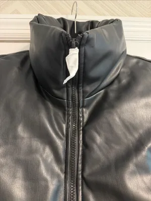 Zara Women’s XS Black Faux Puffer Leather Cropped Vest Zip Front Pockets NWT thumbnail 4