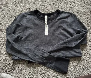 Lululemon Long Sleeve thumbnail 1
