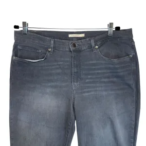 Levi Strauss Classic Straight Gray Jeans Women Wardrobe Staple Size 33 (16)‎ thumbnail 3