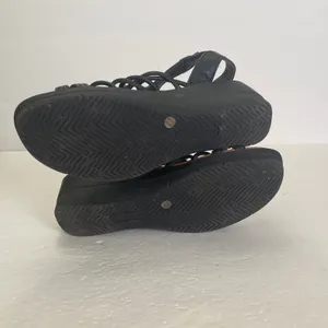 Baretraps Karlie Black Strappy Wedge‎ Sandals Womens 6M Comfort thumbnail 9
