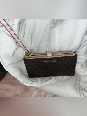 Michael Kors Logo Wallet thumbnail 2