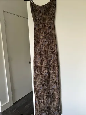 PrettyLittleThing Brown Printed Maxi Slip Dress thumbnail 8