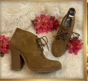 Michael Kors Tan Suede Lace Up‎ 7 Ankle Boots Block Heel Lug Sole Gold Hardware thumbnail 1