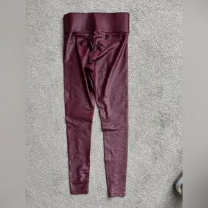 Carbon38 High Rise 7/8 Legging in Takara Shine - Fig thumbnail 5